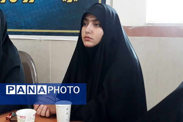 رقابت دانش‌آموزان منتخب در انتخابات منطقه‌ای شورای دانش‌آموزی بهارستان دو