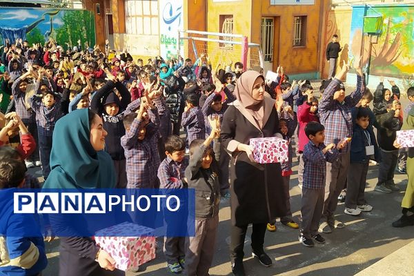 برگزاری جشن میلاد حضرت زهرا(س) و روز مادر در مدارس شهرستان پیشوا