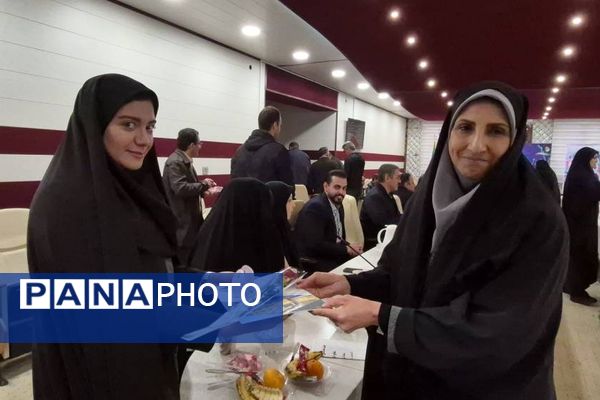 تقدیر از بانوان شاغل در اداره آموزش و پرورش کهریزک 