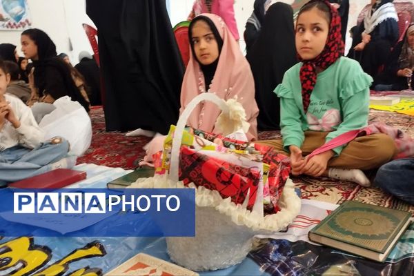 محفل قرآنی و حلقه صالحین در پایگاه مقاومت حضرت زینب (س) داریون 