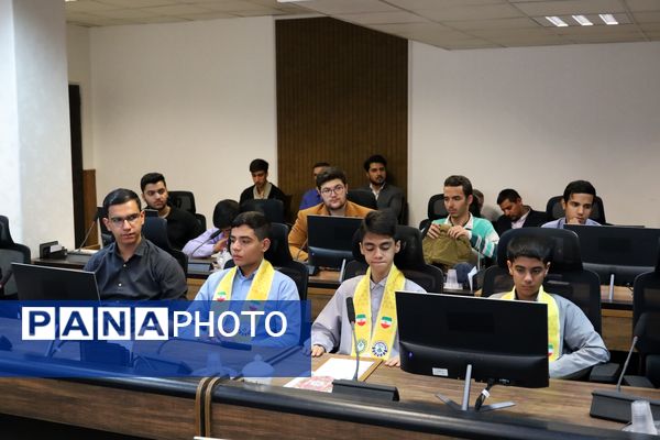 دیدار معاون پرورشی و فرهنگی وزارت آموزش‌وپرورش با نمایندگان پسر تشکل‌های دانش‌آموزی شیراز