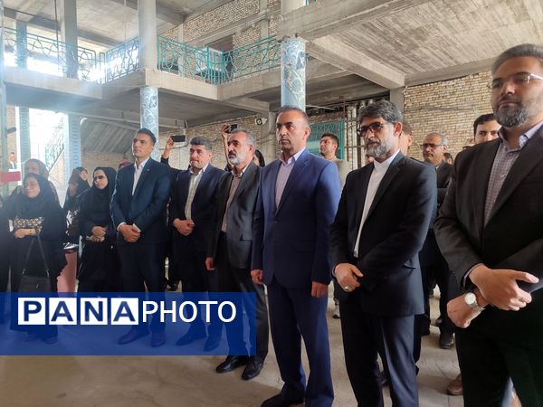 نماز جمعه شهرکرد با عطر حضور معلمان