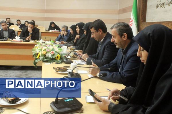 رونمایی و گردهمایی توجیهی و تبیینی بسته محصولات مدرسه‌ای ایرانمون در آذربایجان شرقی