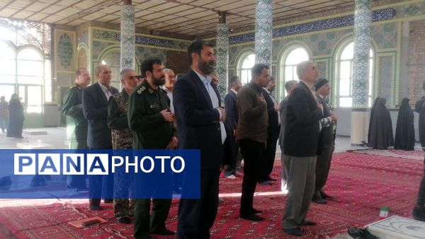 نمایشگاه شهدایی وروایتگری راوی دفاع مقدس در گلزار شهدای شهر بار نیشابور 