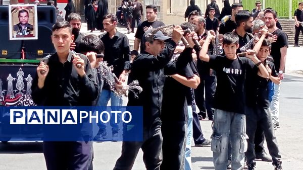 آیین زنجیر زنی در روز عاشورا