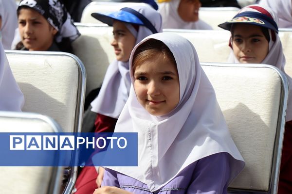 آیین گرامیداشت مقام معلم و به صدا درآوردن زنگ سپاس معلم در مدرسه شهید مرادی و شهید کلانتری پاکدشت