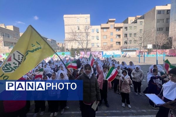 تقدیر از دانش آموزان برتر در مدرسه ومقام آوران رشته های ورزشی در مدرسه هدی یک شهرستان قدس