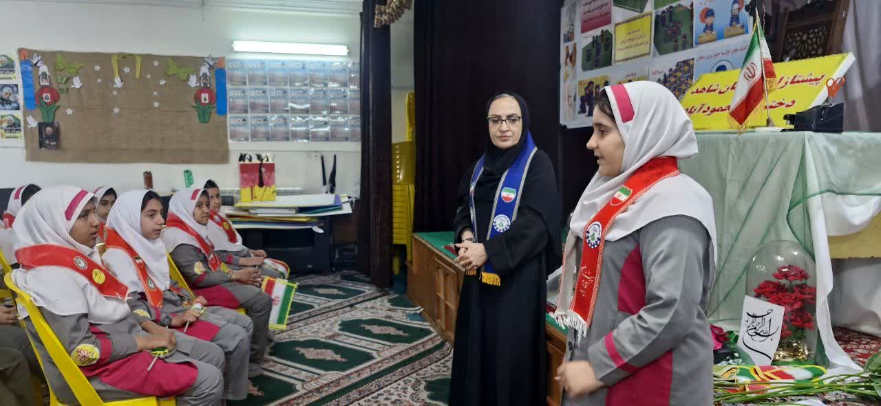 بازدید رئیس سازمان دانش‌آموزی از دبستان شاهد دختران