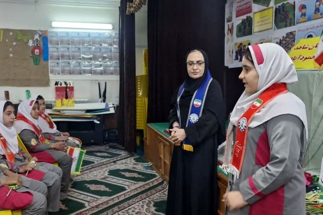 بازدید رئیس سازمان دانش‌آموزی از دبستان شاهد دختران