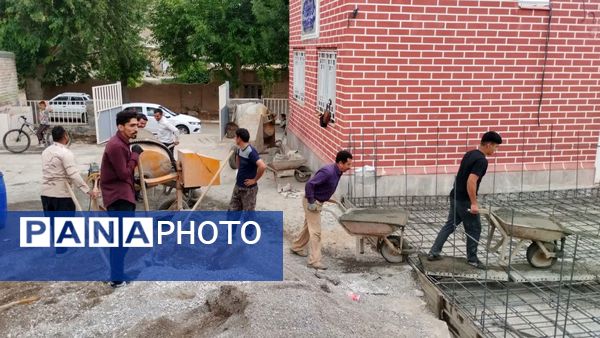 آغاز بتن‌ریزی مدرسه شهید ذوالفقاری در روستای احمد آباد