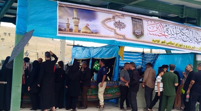 حضور زوار اربعین حسینی در موکب های واقع در ورودی شهر ایلام 