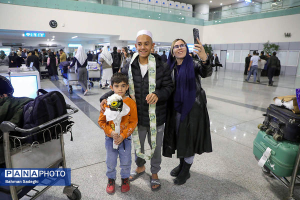 مراسم استقبال بازگشت اولین کاروان عمره گذار دانش آموزان پسر