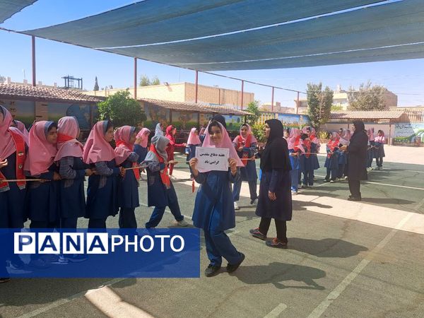 برنامه گرامیداشت هفته دفاع مقدس در دبستان شهید هادی آریایی 