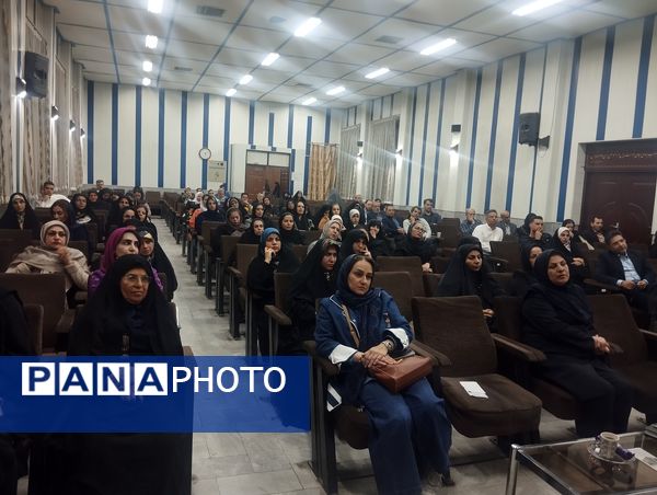 اولین جلسه انجمن اولیا و مربیان دبیرستان فرزانگان ۵ مشهد