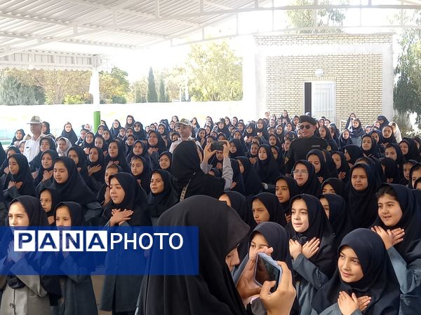 گرامیداشت هفته نیروی انتظامی در دبستان فرهنگ فرازمند