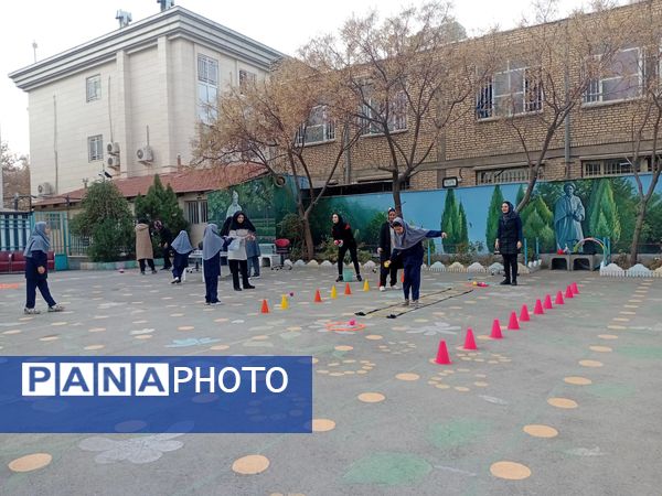 مسابقه جذاب مادر و دختر در دبستان مصلی نژاد حضرت زینب(س)