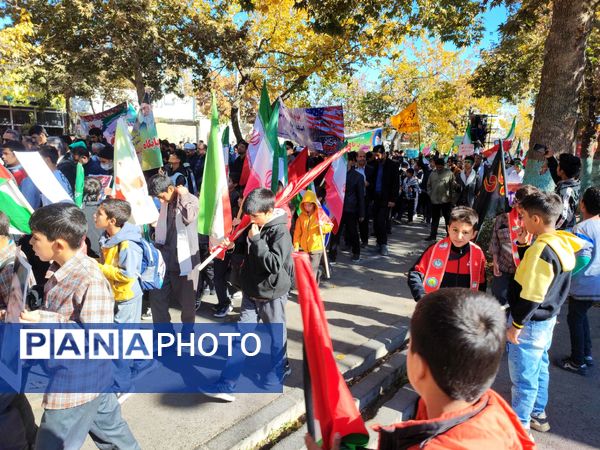 طنین شعارهای ضد استکباری در شاندیز