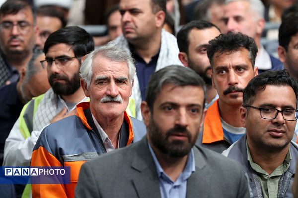 دیدار هزاران نفر از کارگران سراسر کشور با رهبر انقلاب