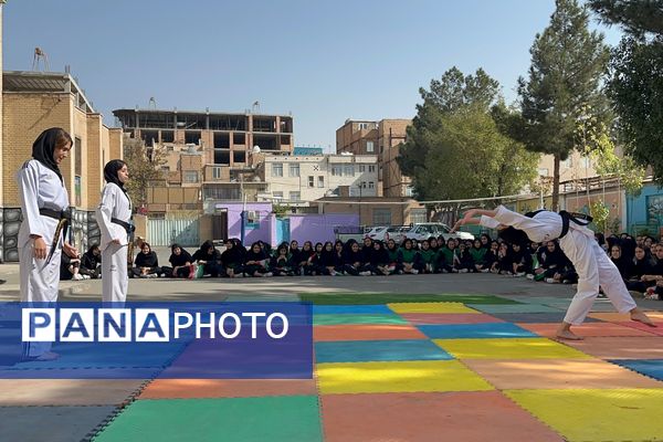 از حرکات رزمی دانش‌آموزان تا طناب‌کشی معلمان، المپیاد ورزشی مدرسه حکمت بهارستان‌دو