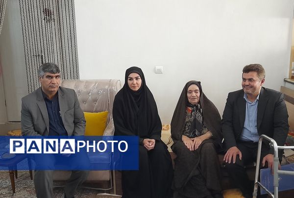 تجدید میثاق سرپرست آموزش وپرورش منطقه پردیس با شهدای گمنام