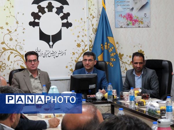 نشست معاون پیشگیری و تشخیص توانبخشی سازمان آموزش پرورش استثنایی کشور با مدیران مرکز  استان