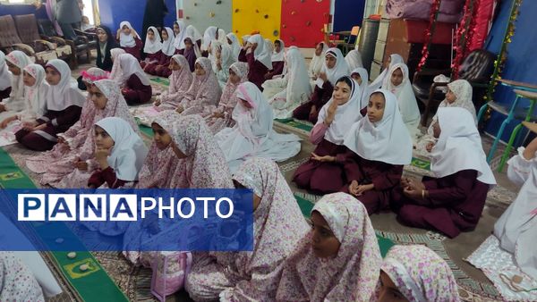 برگزاری نماز جماعت در دبستان مولوی فین