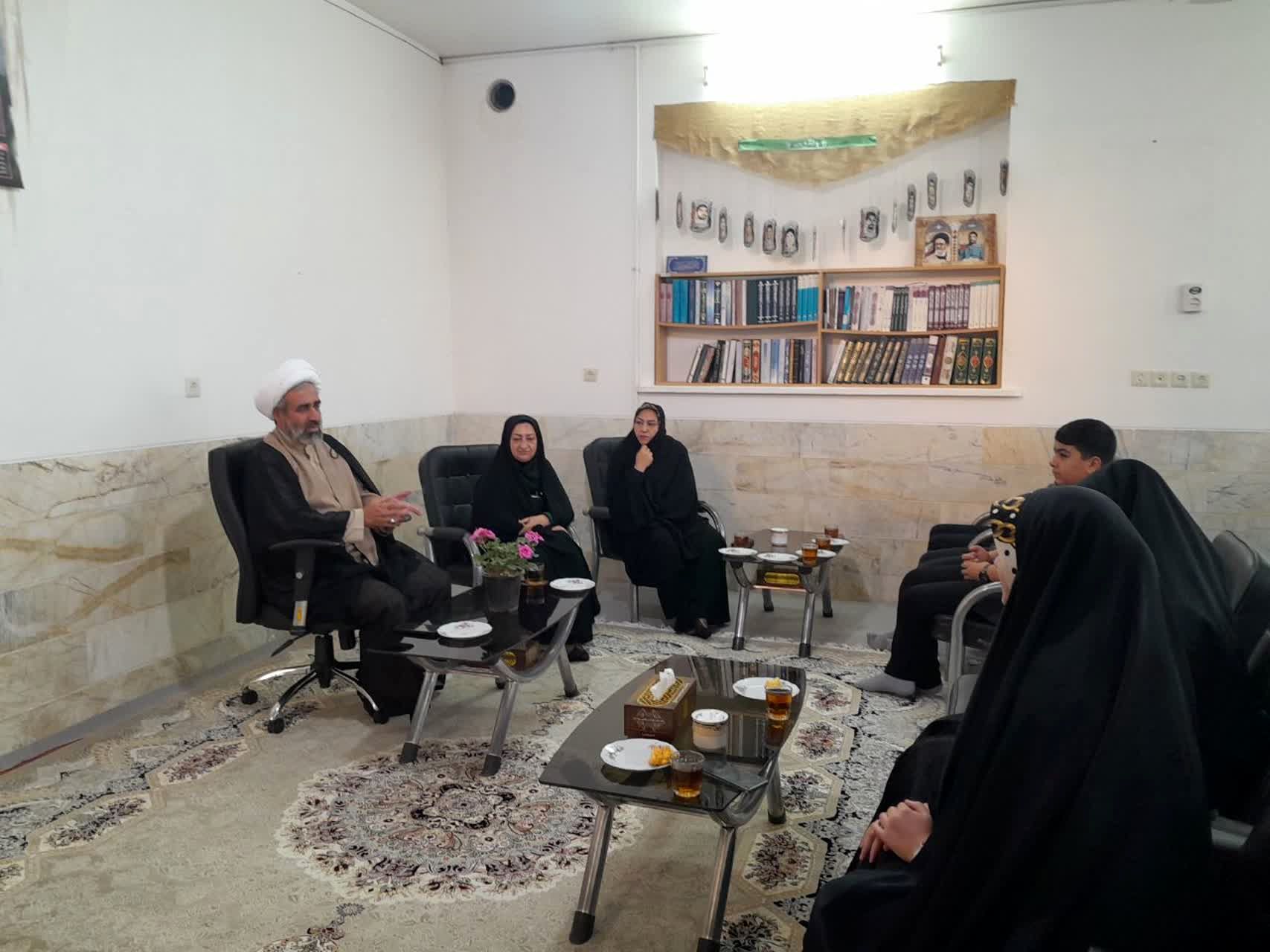 دیدار صمیمانه امام‌جمعه مروست با خبرنگاران پانا