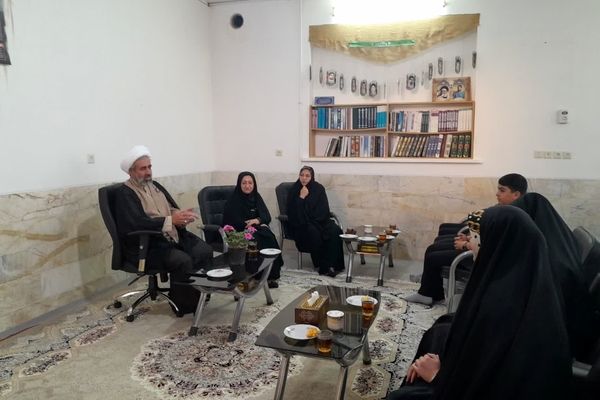 دیدار صمیمانه امام‌جمعه مروست با خبرنگاران پانا