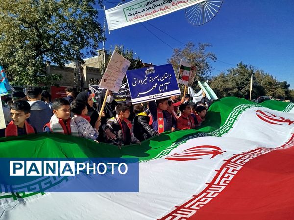 راهپیمایی 13 آبان با حضور حداکثری دانش آموزان در شهرستان نیشابور 