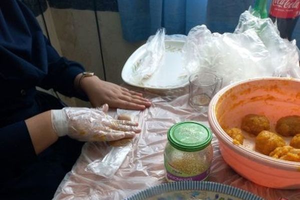 هنرجویان هنرستان فرزانگان گوگان: تجربه‌ای زنده از یادگیری مهارتی در کارگاه آشپزی گروهی