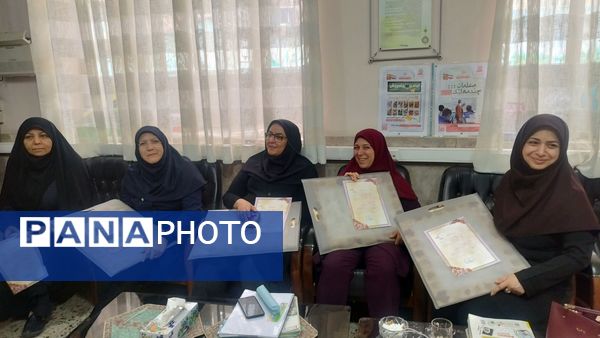 روز شاد و خاطره‌انگیز دانش‌آموزان در دبیرستان شاهد تکتم