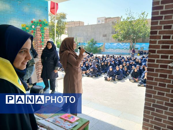 جشن عاطفه ها در دبیرستان سمانه ناحیه یک 