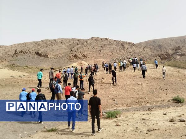برگزاری اردوی علمی-تفریحی فسیل شناسی دبیرستان نمونه دولتی دانش 
