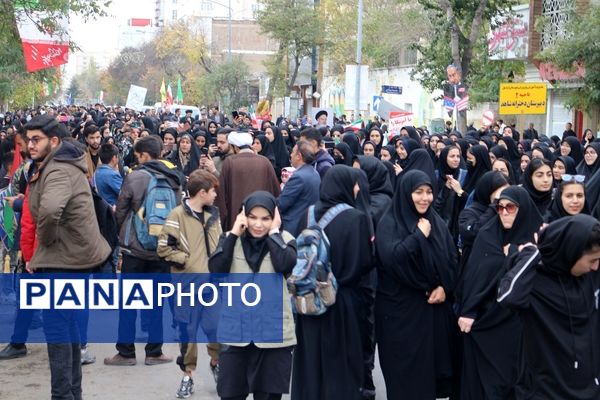 شرکت دانش‌آموزان اردبیلی در راهپیمایی یوم‌الله ۱۳ آبان