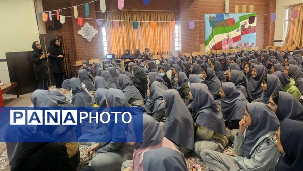 درخشش دانش‌آموزان در جشن مبعث دبیرستان محبوبه دانش