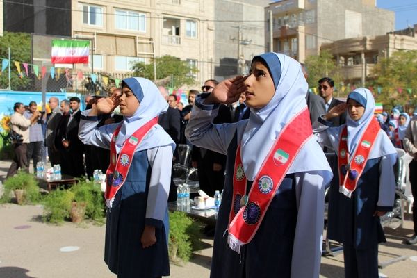 مراسم نمادین آیین بازگشایی مدارس در دبیرستان شاهد خیر سجادیه 