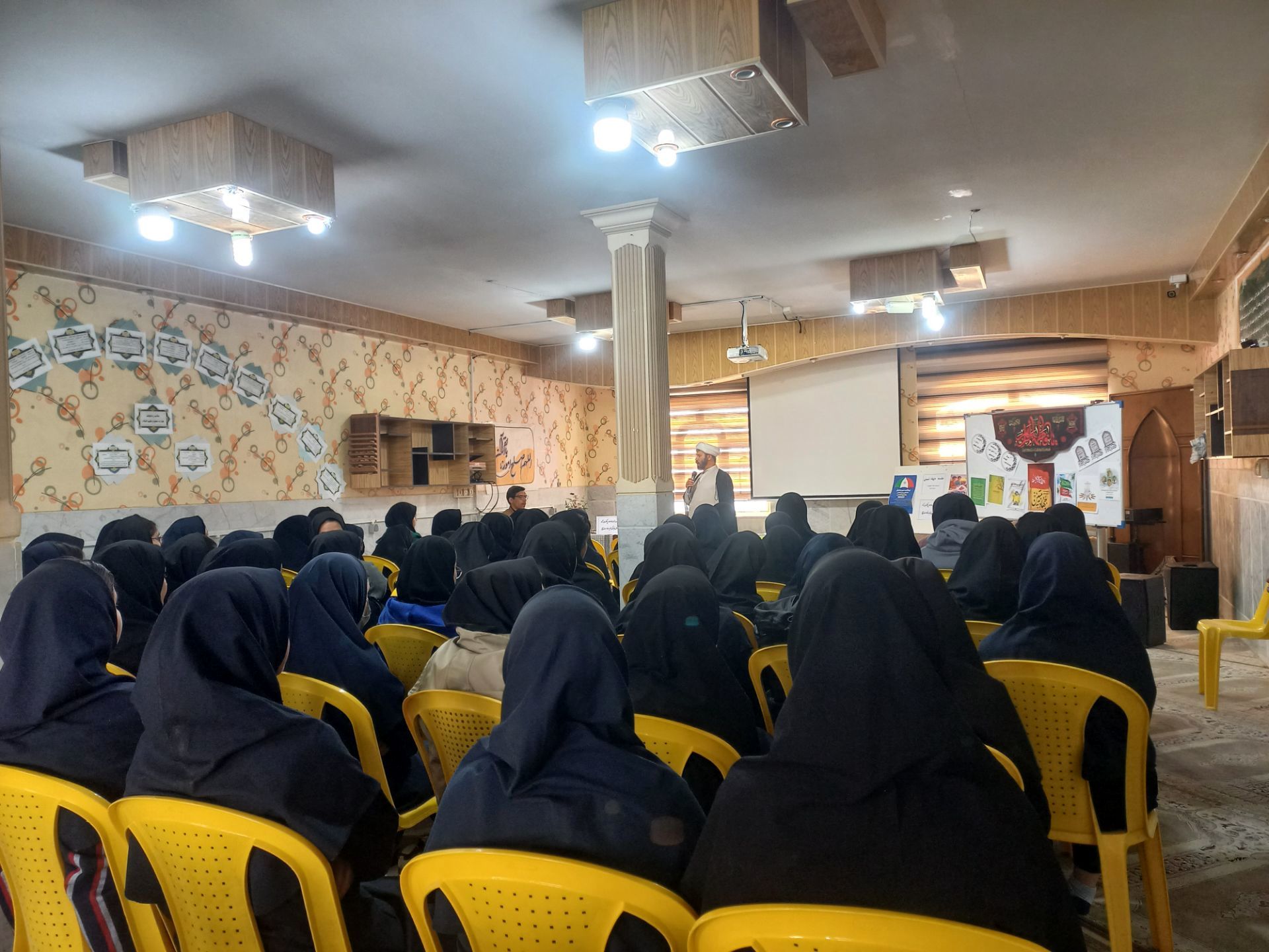 کارگاه آموزشی جهاد تبیین و پدافند غیرعامل در دبیرستان نمونه دولتی محمودیه