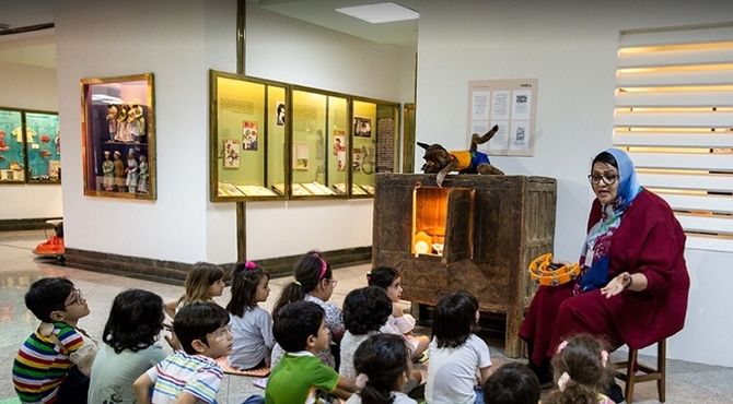 کودکان به موزه هنرهای معاصر می‌روند