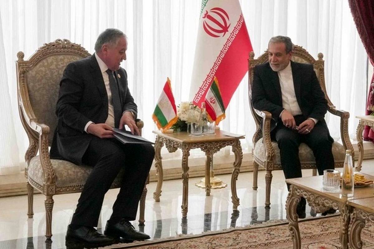 رایزنی وزرای خارجه ایران و تاجیکستان با تاکید بر همکاریهای منطقهای