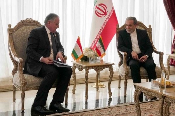 رایزنی وزرای خارجه ایران و تاجیکستان با تاکید بر همکاری‌های منطقه‌ای