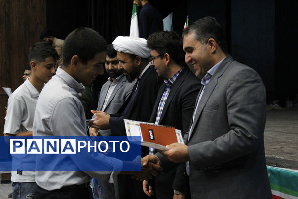 اختتامیه کلاس‌های تابستانی و تقدیر از برگزیدگان فرهنگی و قرآنی در گرمه