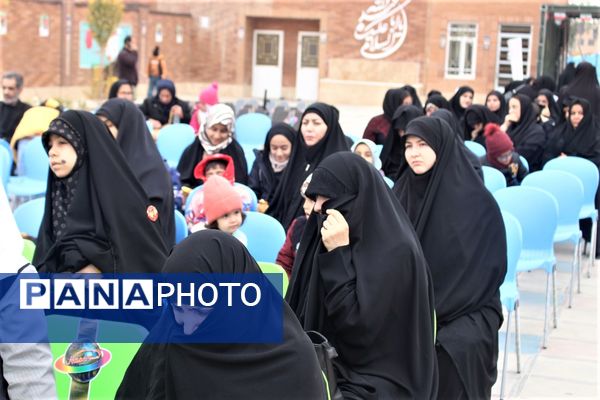 جلوه‌هایی از یادواره شهدا در دبستان استثنایی باغچه‌بان قم