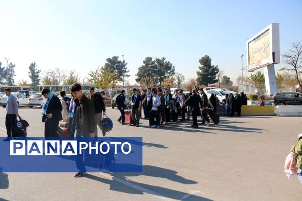 اعزام کاروان پسران عمره دانش‌آموزی از مشهد