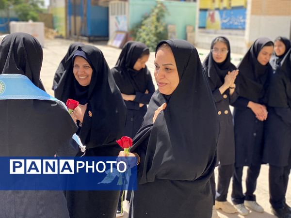 معلمان، مشعل‌داران راه آگاهی در آیینه‌ مهر و خرد
