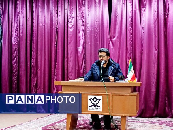 جلسه جهاد تبیین با موضوع بررسی مسائل سیاسی ایران و جهان در کاشمر