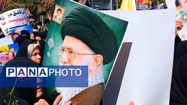 ویژه برنامه تشییع شهید سید‌عباس نیلفروشان به دستان مردم اصفهانی 