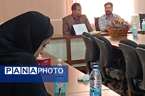 تدوین تقویم اجرایی فعالیت های مشاوره ای در رودهن