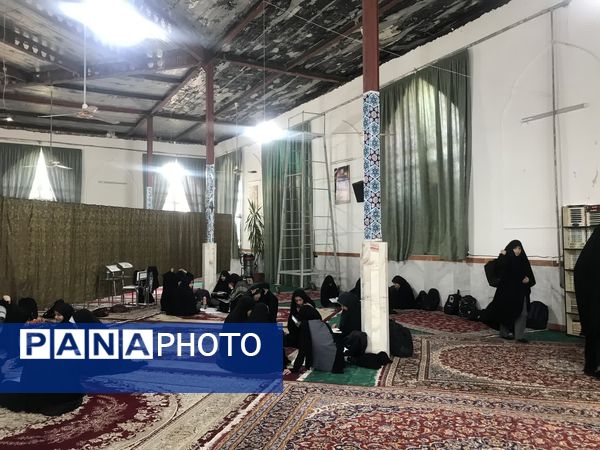 حضور دانش‌آموزان مدرسه تخصصی حفظ قرآن کوثر در امامزاده سیدمحمد (ع) در کاشمر