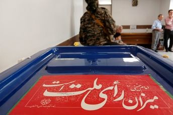حضور پرشور مردم و رأی‌اولی‌ها در پای صندوق‌های رأی در دبستان حضرت فاطمه(س) شهرضا 