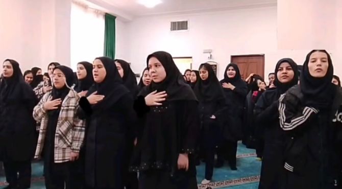 انس دانش‌آموزان دبیرستان حضرت نرجس روستای ورجان قم با شهدا